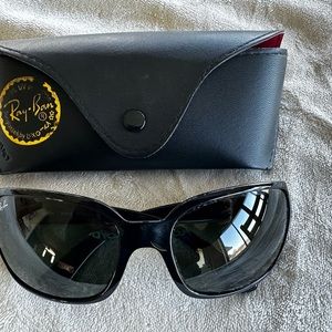 NWOT Ray-Ban RB4068 black sunglasses